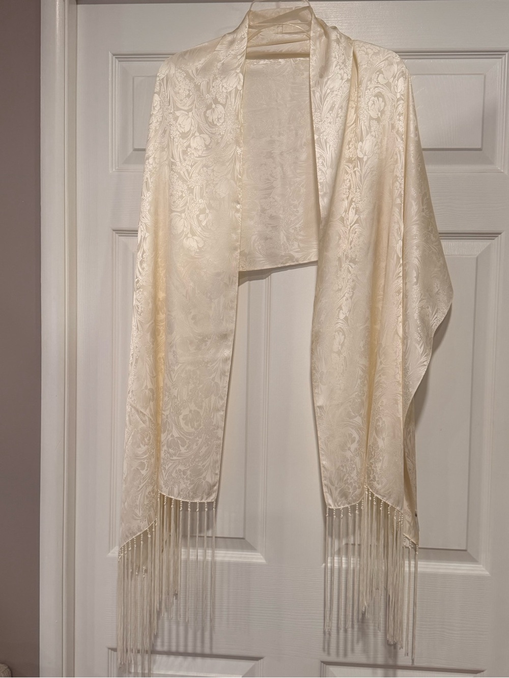 Charter Club 100% Silk Ivory Floral Jacquard Fringe Shawl Wrap #709 - Picture 4 of 11